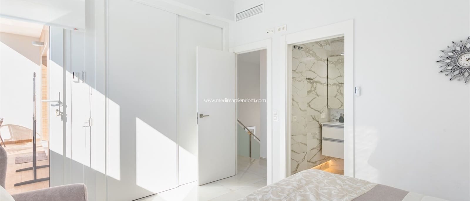 4 slaapkamer Villa te koop in Torrevieja met zwembad garage - € 750.000 (Ref: 9405800)