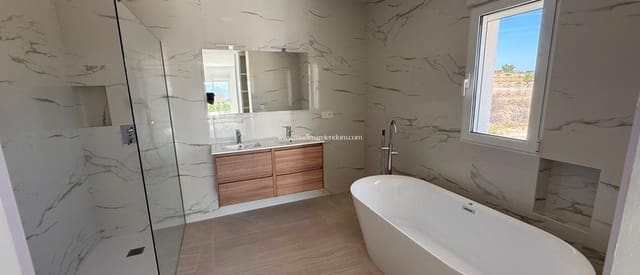 3 quarto Moradia para venda em Pinoso com piscina - 356 000 € (Ref: 9432350)