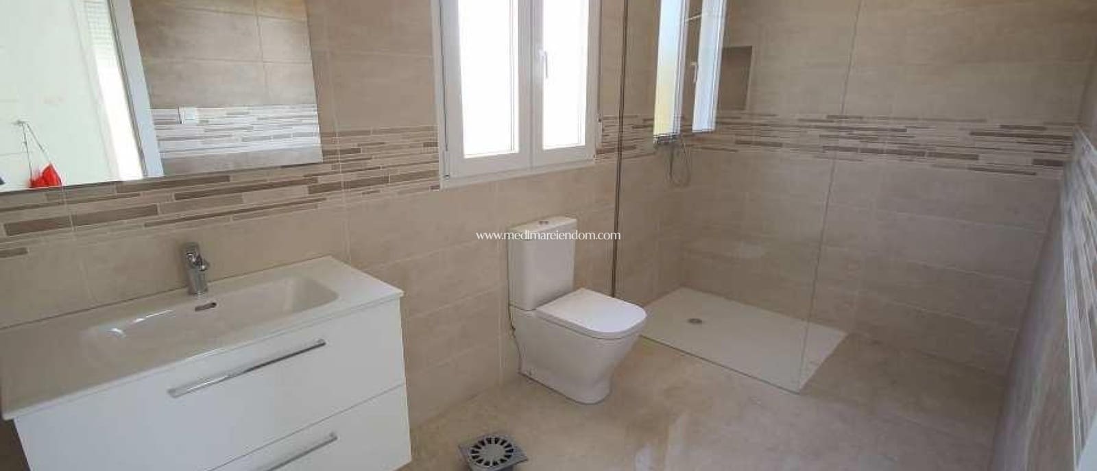 4 bedroom Villa for sale in Pinoso with pool - € 491,000 (Ref: 9432351)