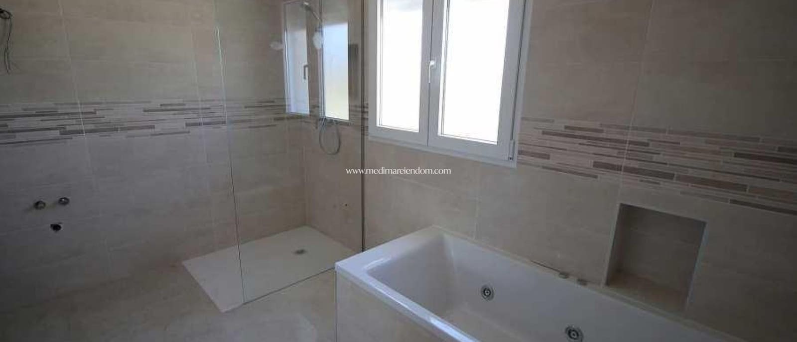 4 bedroom Villa for sale in Pinoso with pool - € 491,000 (Ref: 9432351)