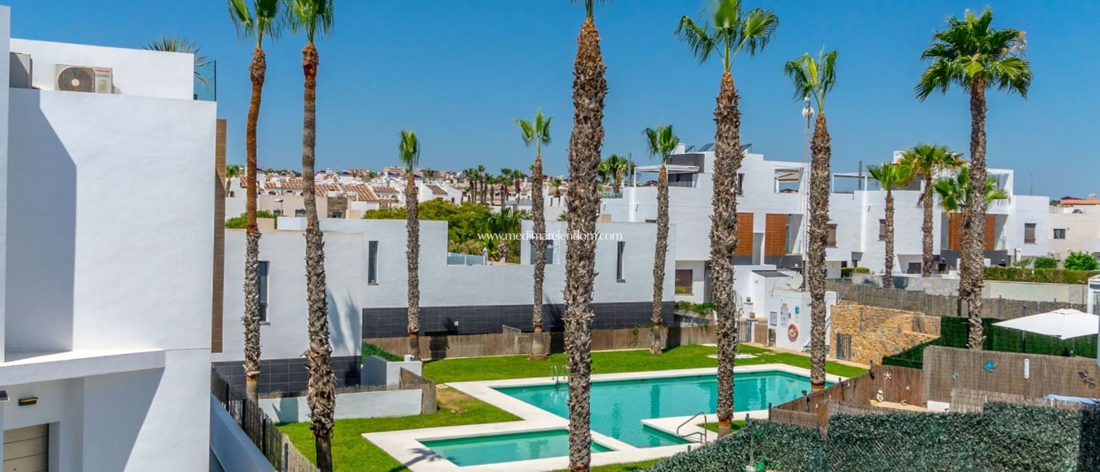 3 Zimmer Villa zu verkaufen in Villamartin mit Pool - 429.000 € (Ref: 9432365)