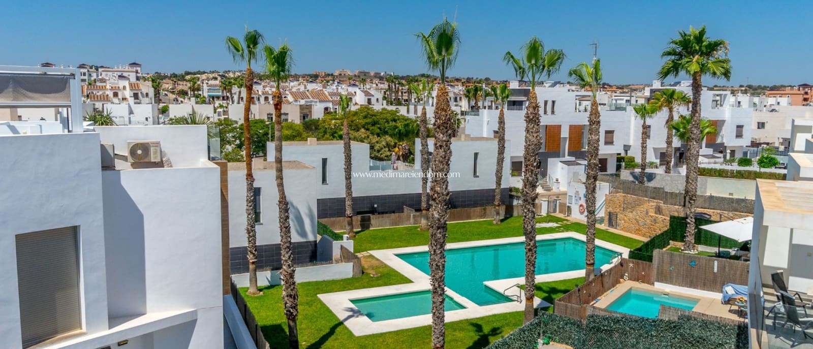 3 Zimmer Villa zu verkaufen in Villamartin mit Pool - 429.000 € (Ref: 9432365)