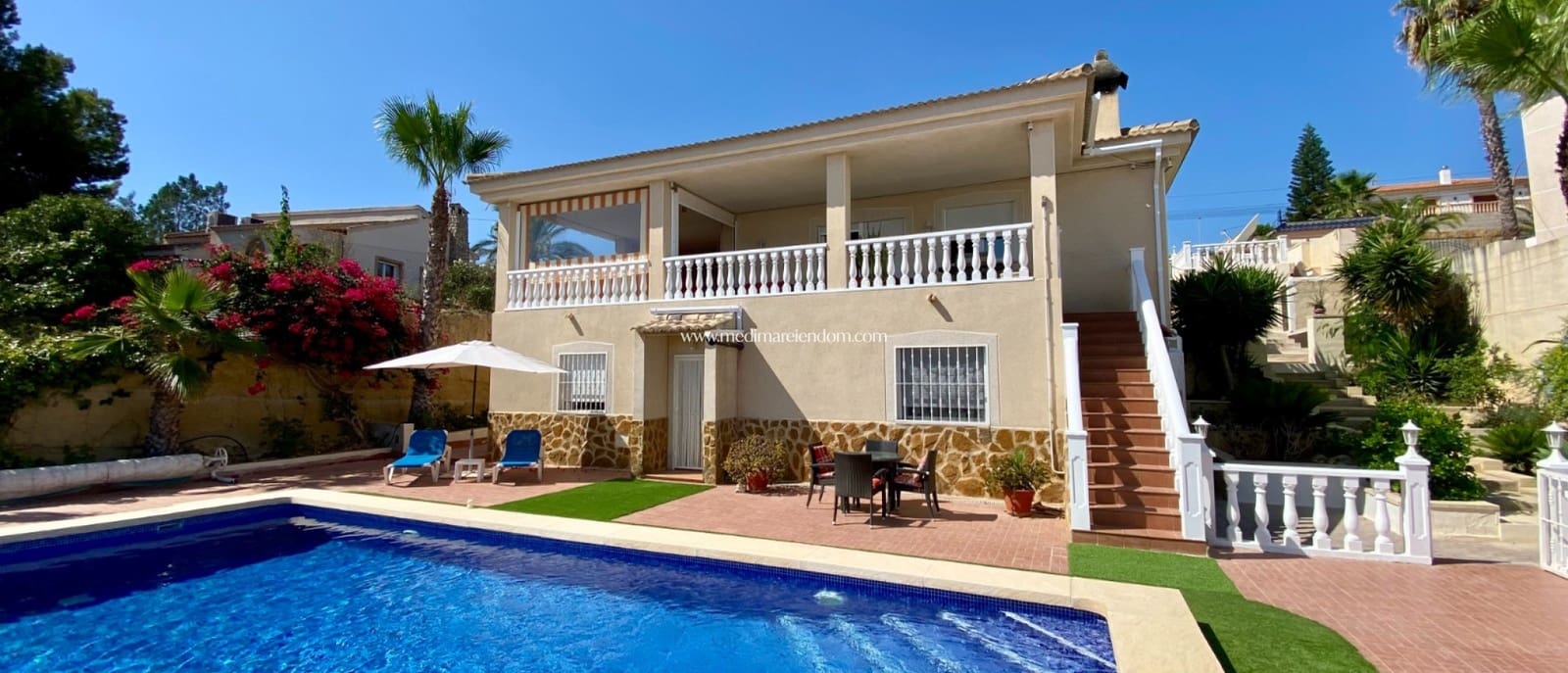 3 bedroom Villa for sale in Algorfa with pool - € 599,990 (Ref: 9432368)