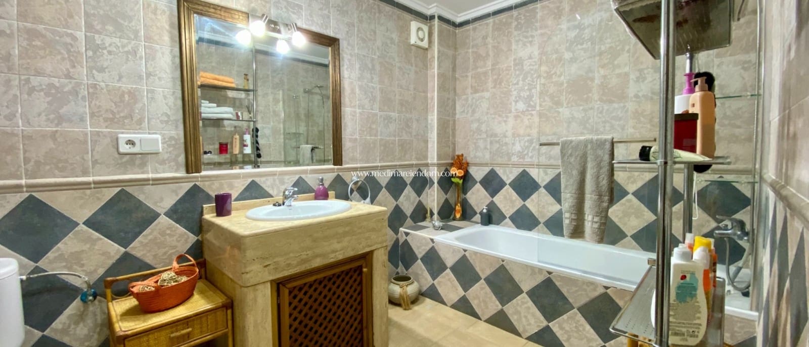 3 bedroom Villa for sale in Algorfa with pool - € 599,990 (Ref: 9432368)