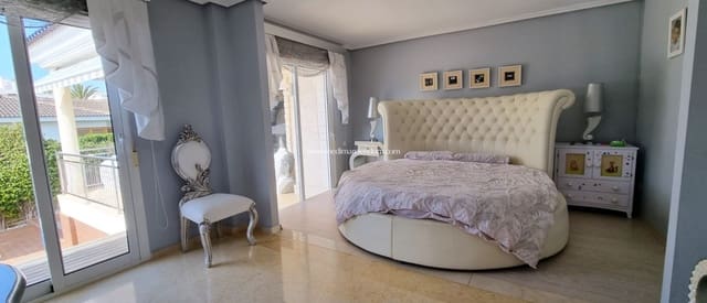 5 bedroom Villa for sale in Cañada del Molino, Torrevieja with pool - € 1,170,000 (Ref: 9432370)