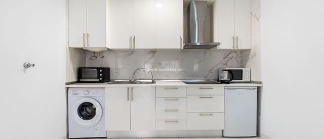 2 Zimmer Apartment zu verkaufen in Centro, Torrevieja mit Pool - 129.900 € (Ref: 9432375)