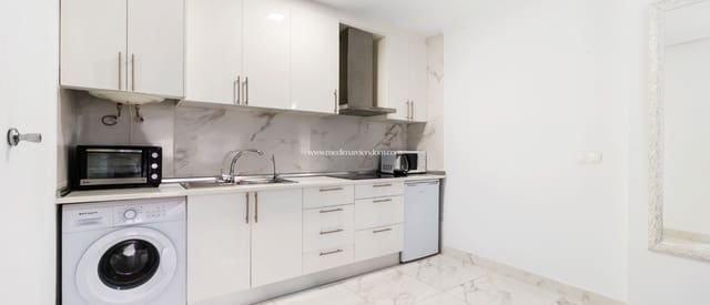 2 Zimmer Apartment zu verkaufen in Centro, Torrevieja mit Pool - 129.900 € (Ref: 9432375)