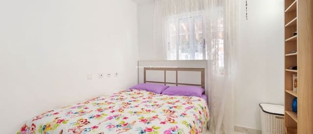 2 Zimmer Apartment zu verkaufen in Centro, Torrevieja mit Pool - 129.900 € (Ref: 9432375)