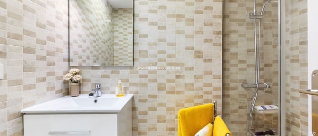 2 Zimmer Apartment zu verkaufen in Centro, Torrevieja mit Pool - 129.900 € (Ref: 9432375)