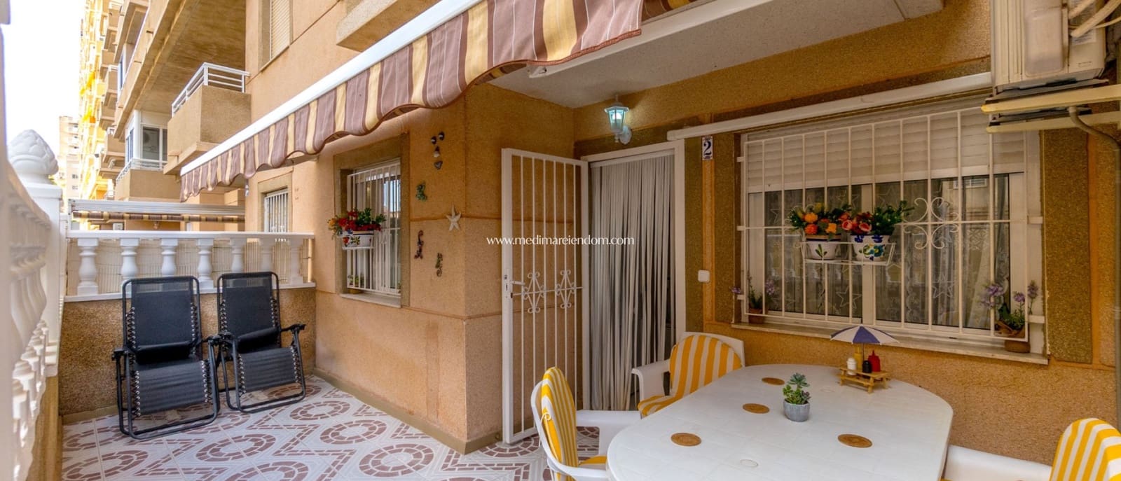 2 Zimmer Apartment zu verkaufen in Torrevieja mit Pool - 129.900 € (Ref: 9432375)