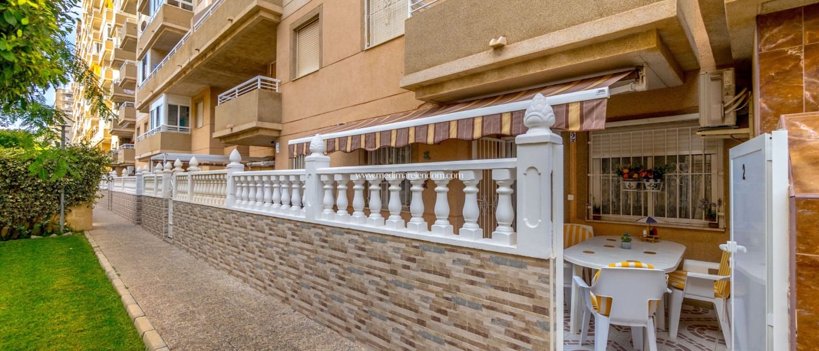 2 Zimmer Apartment zu verkaufen in Torrevieja mit Pool - 129.900 € (Ref: 9432375)