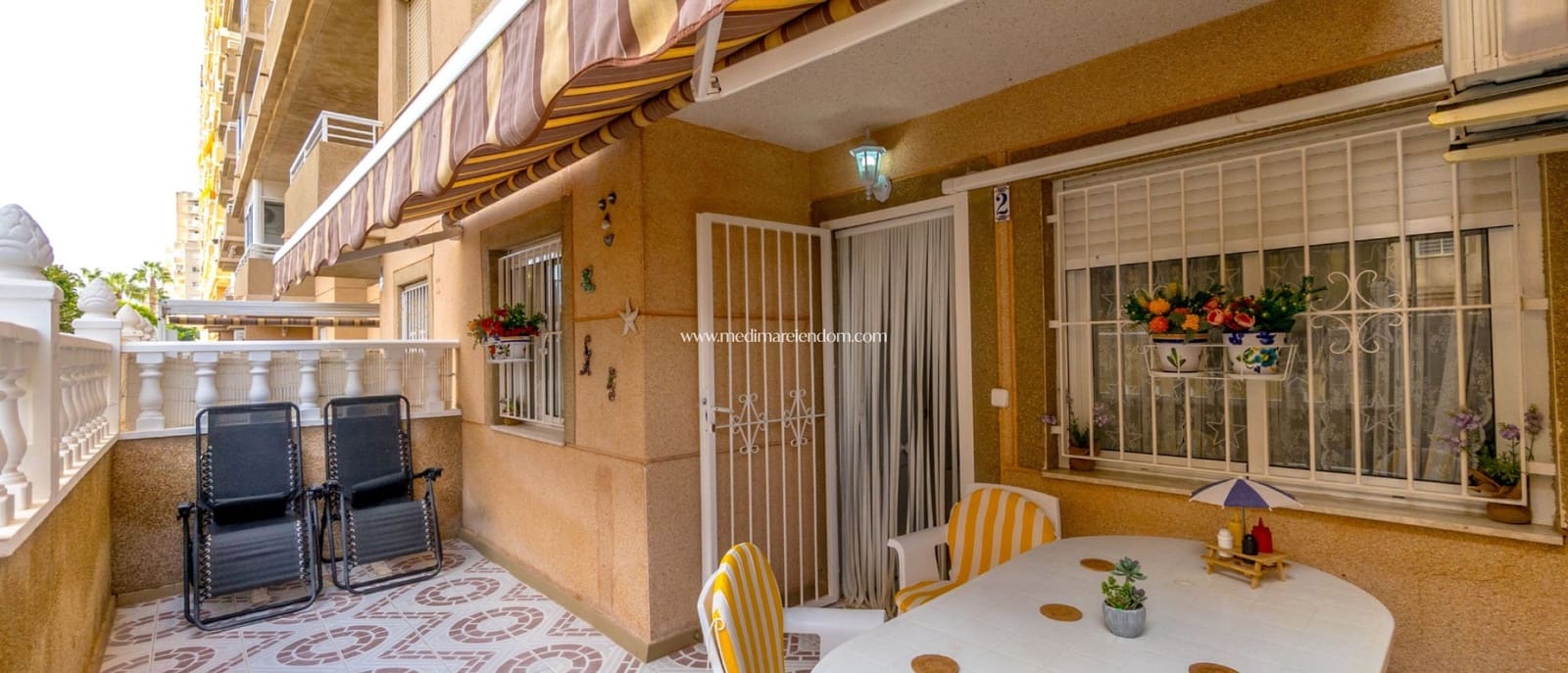 2 Zimmer Apartment zu verkaufen in Torrevieja mit Pool - 129.900 € (Ref: 9432375)