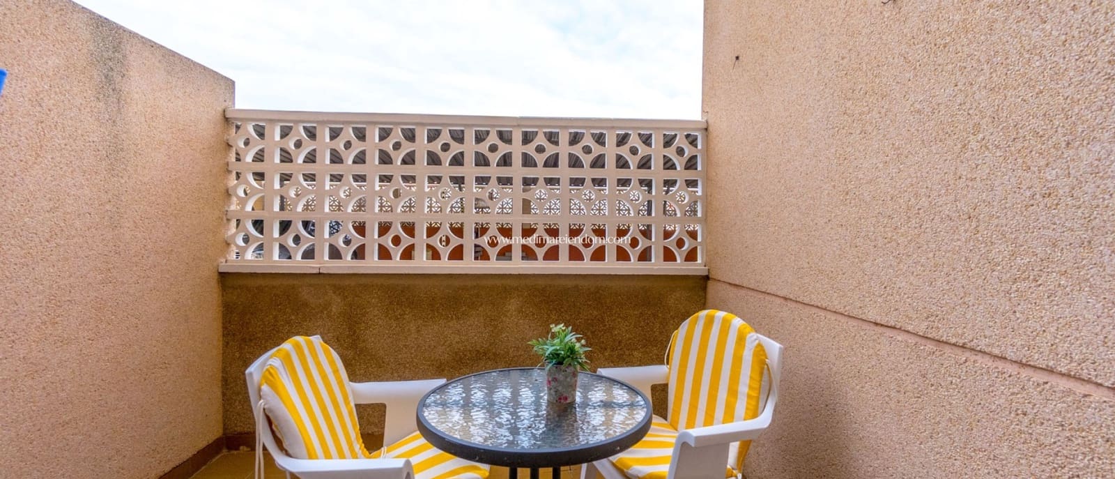 2 Zimmer Apartment zu verkaufen in Torrevieja mit Pool - 129.900 € (Ref: 9432375)