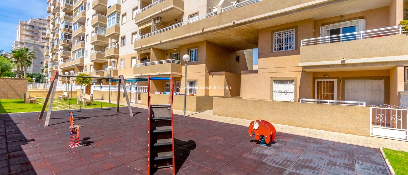2 Zimmer Apartment zu verkaufen in Torrevieja mit Pool - 129.900 € (Ref: 9432375)