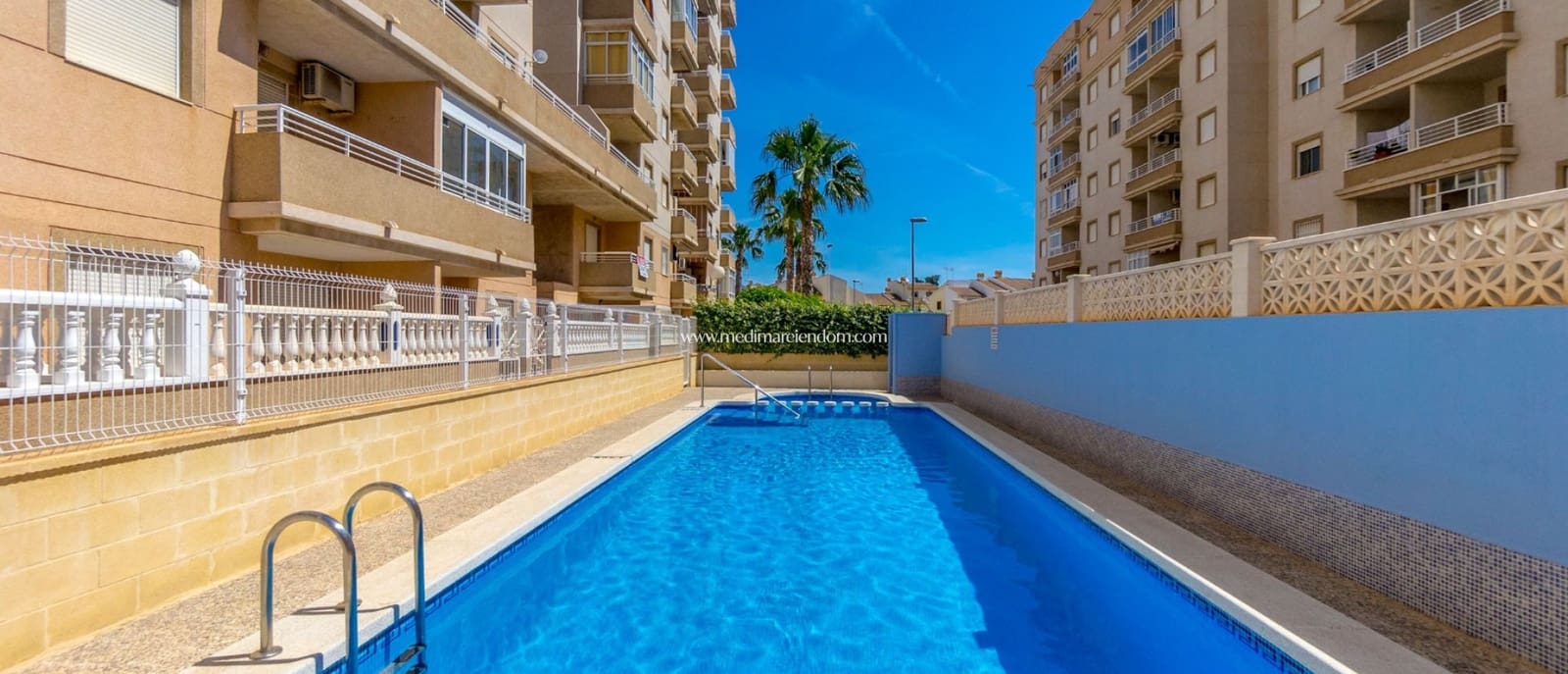 2 Zimmer Apartment zu verkaufen in Torrevieja mit Pool - 129.900 € (Ref: 9432375)