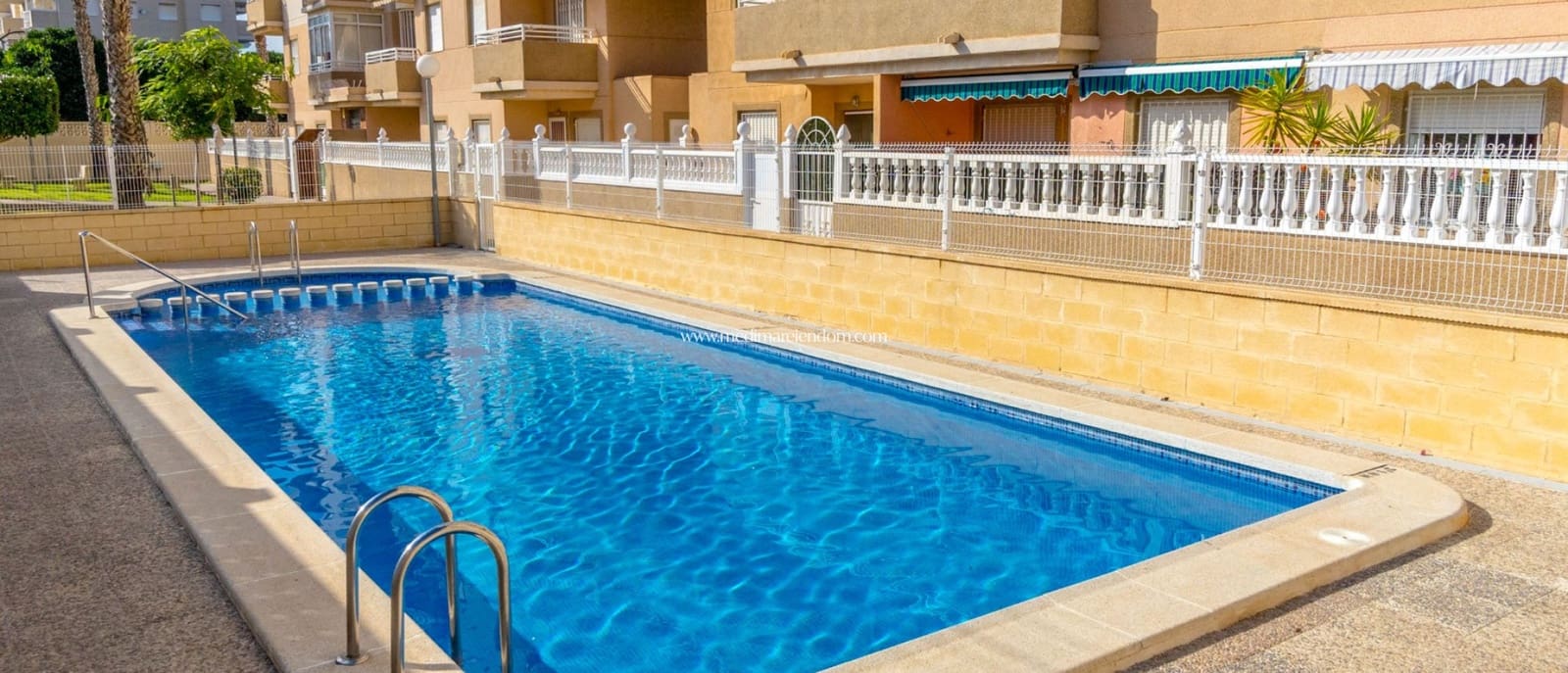 2 Zimmer Apartment zu verkaufen in Torrevieja mit Pool - 129.900 € (Ref: 9432375)