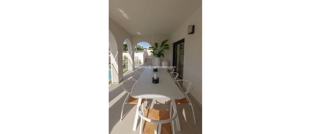 Chalet de 3 habitaciones en Ciudad Quesada, Rojales en venta con piscina - 871.162 € (Ref: 9432610)