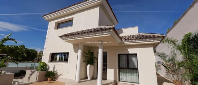 Chalet de 3 habitaciones en Ciudad Quesada, Rojales en venta con piscina - 871.162 € (Ref: 9432610)