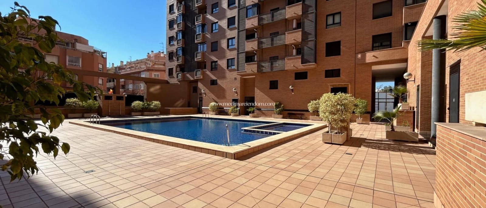 2 sovrum Lägenhet till salu i Alicante stad med pool - 319 900 € (Ref: 9432612)