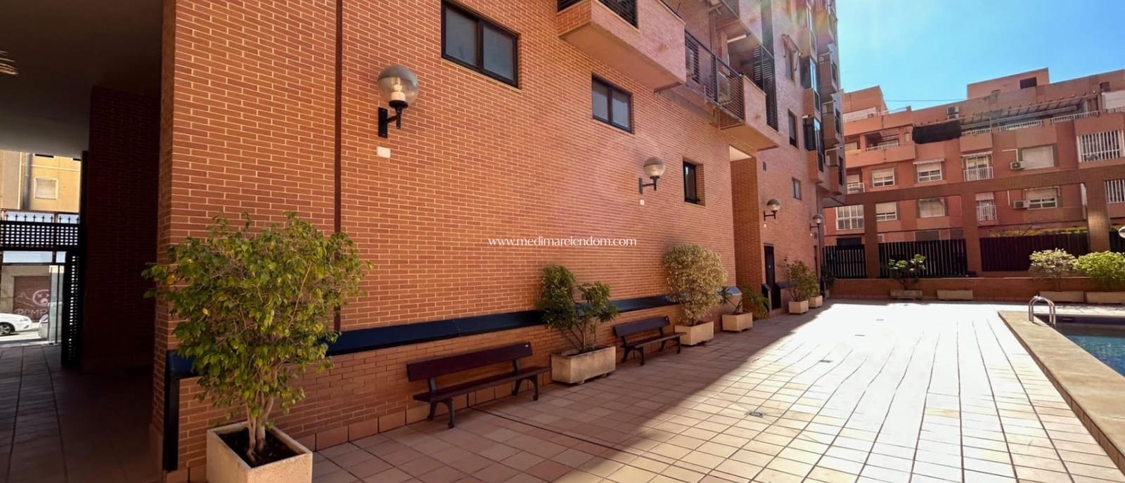 2 sovrum Lägenhet till salu i Alicante stad med pool - 319 900 € (Ref: 9432612)