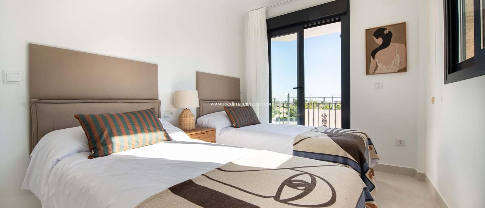 3 slaapkamer Bungalow te koop in Cox met zwembad - € 229.000 (Ref: 9432618)