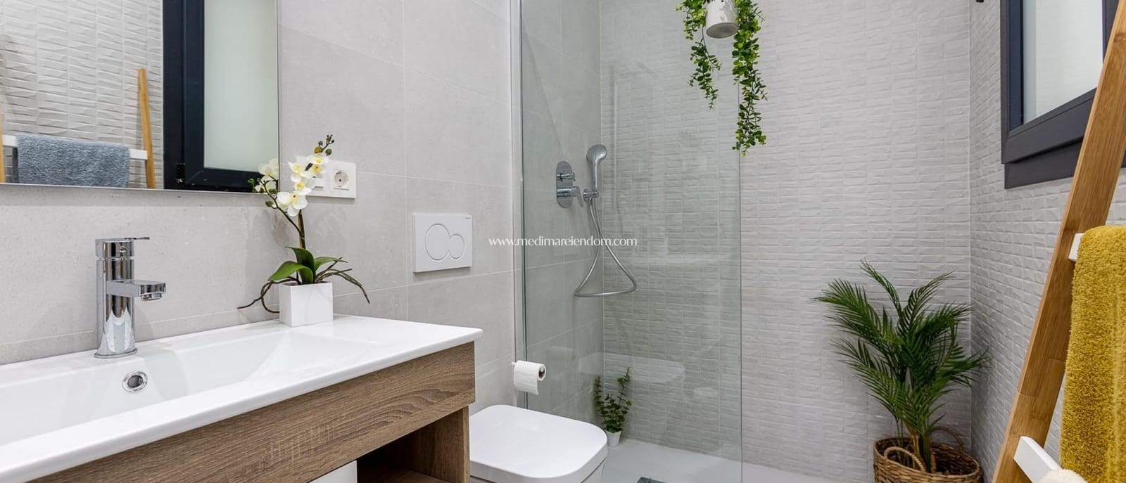 2 Zimmer Bungalow zu verkaufen in Ciudad Quesada mit Pool - 279.000 € (Ref: 9435072)