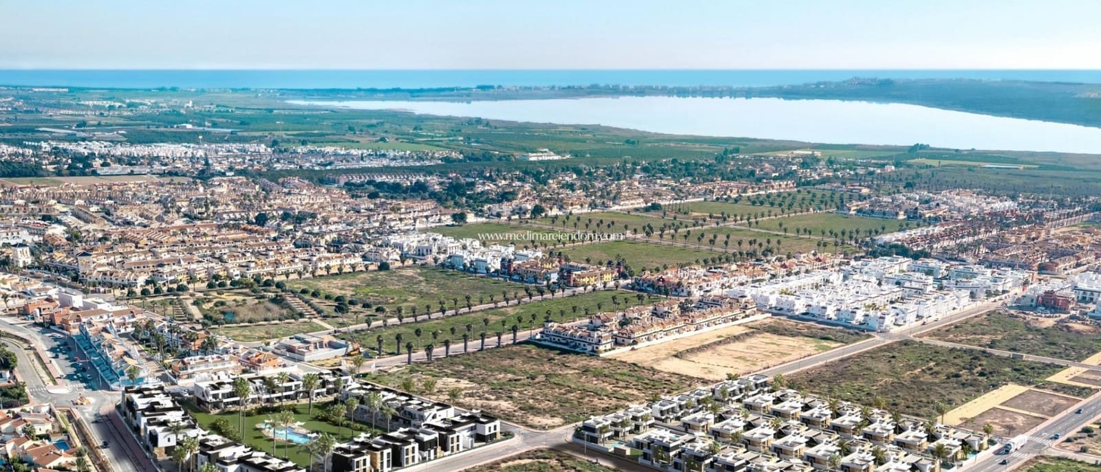 2 Zimmer Bungalow zu verkaufen in Ciudad Quesada mit Pool - 279.000 € (Ref: 9435072)