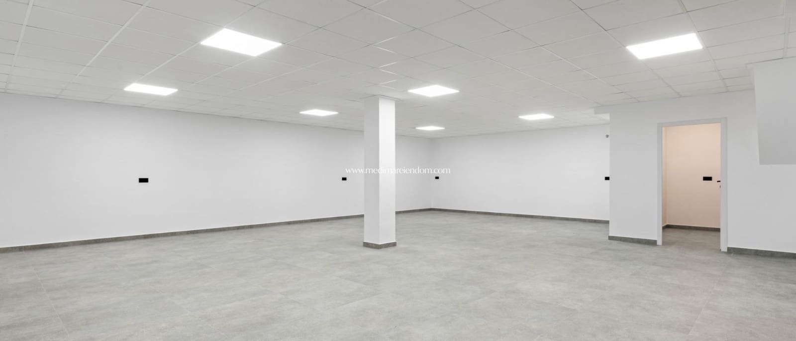 4 slaapkamer Villa te koop in La Zenia met zwembad - € 1.600.000 (Ref: 9438742)