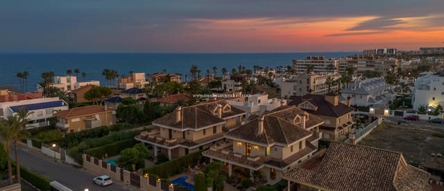 6 soveværelse Villa til salg i La Veleta, Torrevieja - € 2.490.000 (Ref: 9438745)