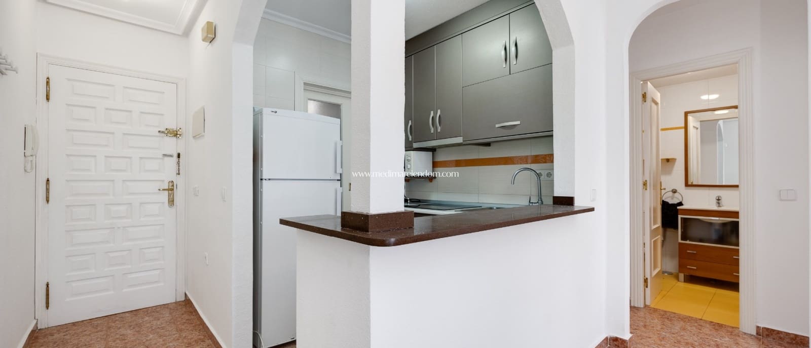 2 makuuhuone Huoneisto myytävänä paikassa Torrevieja mukana uima-altaan 
autotalli - 159 000 € (Ref: 9453441)