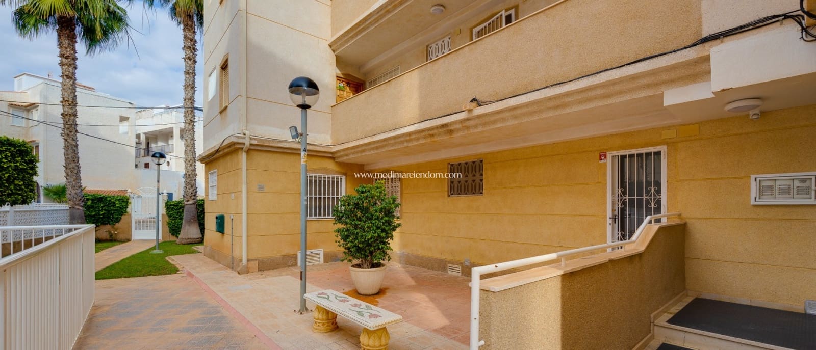 2 makuuhuone Huoneisto myytävänä paikassa Torrevieja mukana uima-altaan 
autotalli - 159 000 € (Ref: 9453441)