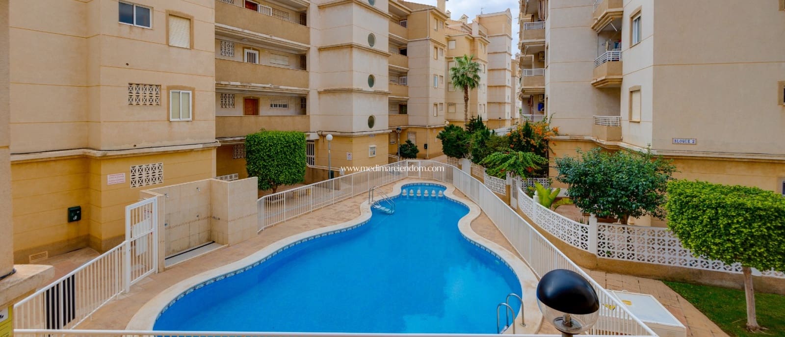 2 makuuhuone Huoneisto myytävänä paikassa Torrevieja mukana uima-altaan 
autotalli - 159 000 € (Ref: 9453441)