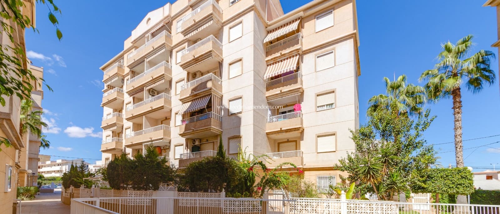 2 makuuhuone Huoneisto myytävänä paikassa Torrevieja mukana uima-altaan 
autotalli - 159 000 € (Ref: 9453441)