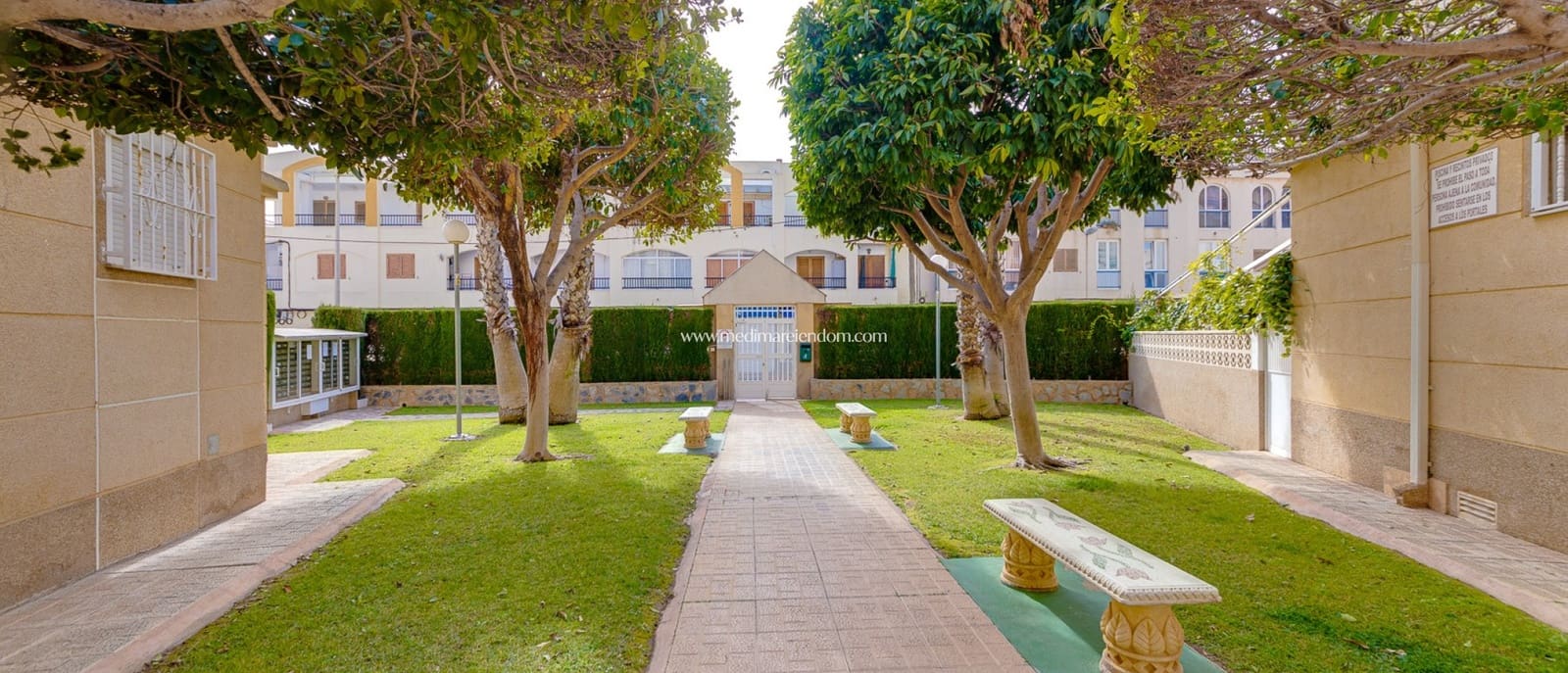 2 makuuhuone Huoneisto myytävänä paikassa Torrevieja mukana uima-altaan 
autotalli - 159 000 € (Ref: 9453441)