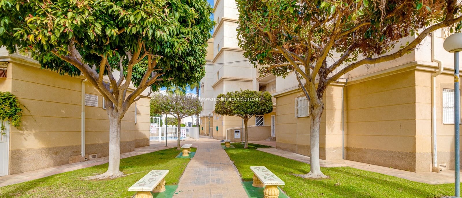 2 makuuhuone Huoneisto myytävänä paikassa Torrevieja mukana uima-altaan 
autotalli - 159 000 € (Ref: 9453441)