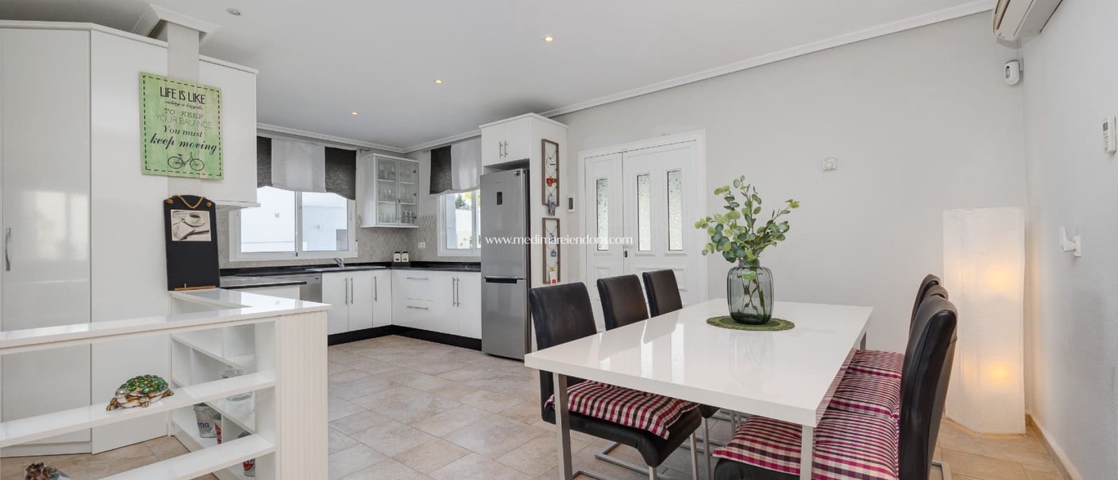 6 bedroom Villa for sale in San Miguel de Salinas with pool garage - € 649,000 (Ref: 9499901)