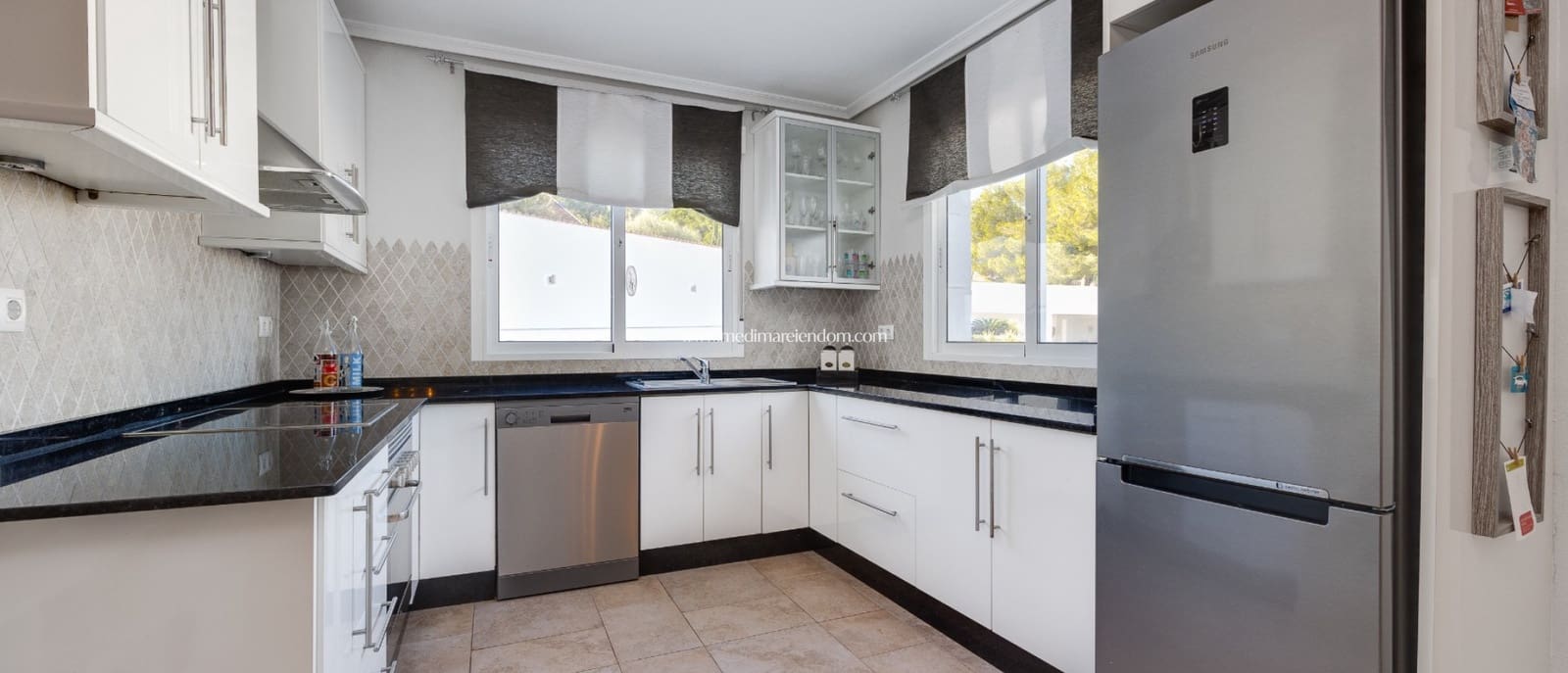 6 bedroom Villa for sale in San Miguel de Salinas with pool garage - € 649,000 (Ref: 9499901)