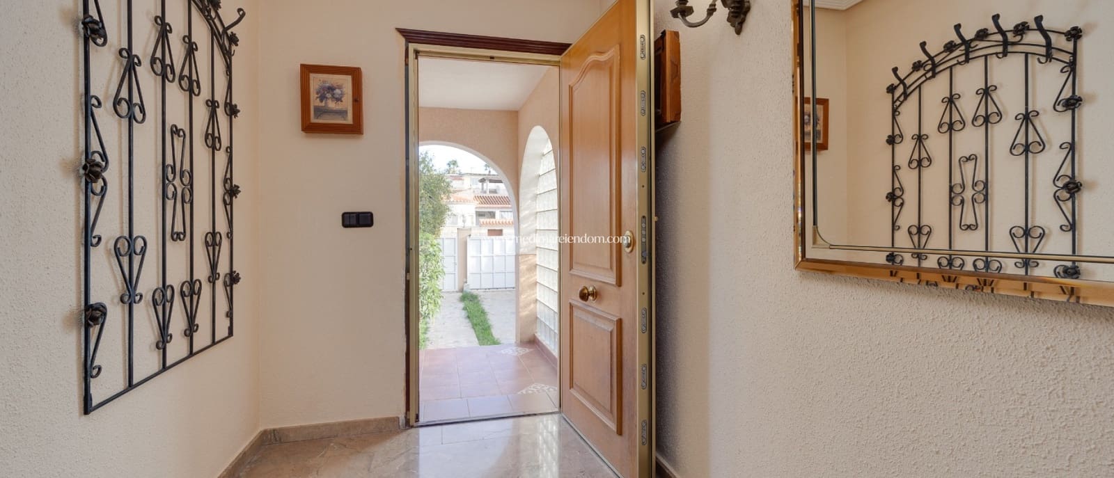 3 bedroom Villa for sale in El Chaparral with pool garage - € 390,000 (Ref: 9559898)