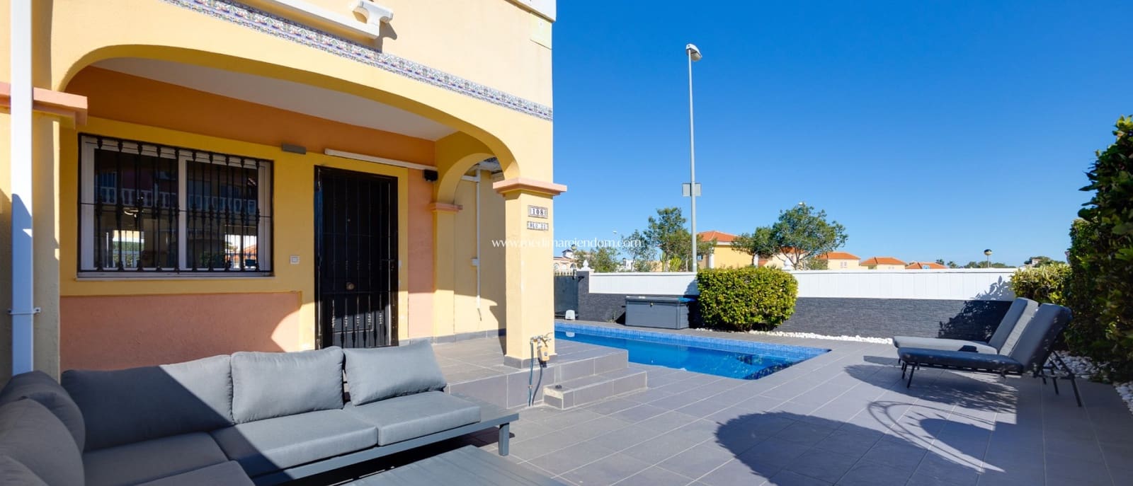 2 sovrum Villa till salu i Villamartin med pool garage - 229 000 € (Ref: 9624273)