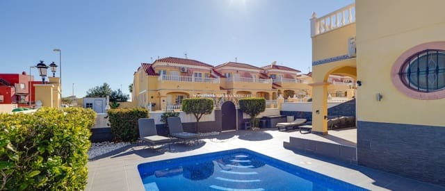 2 soveværelse Villa til salg i Villamartin, Orihuela med swimmingpool garage - € 229.000 (Ref: 9624273)