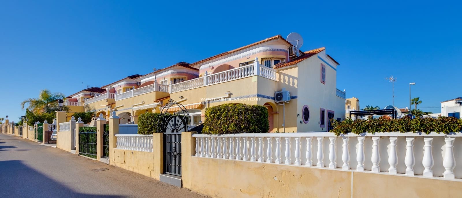 2 sovrum Villa till salu i Villamartin med pool garage - 229 000 € (Ref: 9624273)