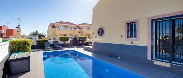 2 soveværelse Villa til salg i Villamartin, Orihuela med swimmingpool garage - € 229.000 (Ref: 9624273)