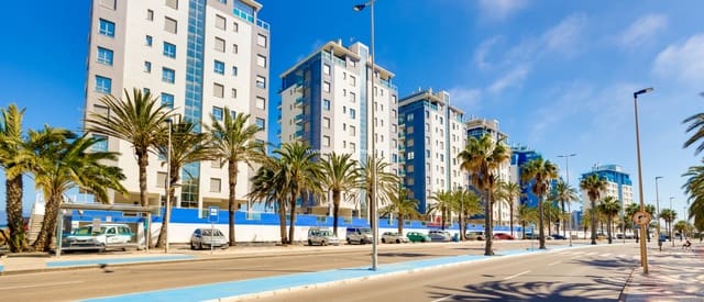 4 chambre Appartement à vendre à La Manga del Mar Menor avec piscine garage - 350 000 € (Ref: 9787580)