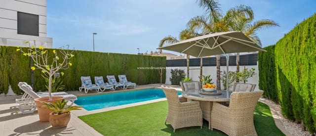 3 Zimmer Villa zu verkaufen in Ciudad Quesada, Rojales mit Pool Garage - 595.000 € (Ref: 9800821)