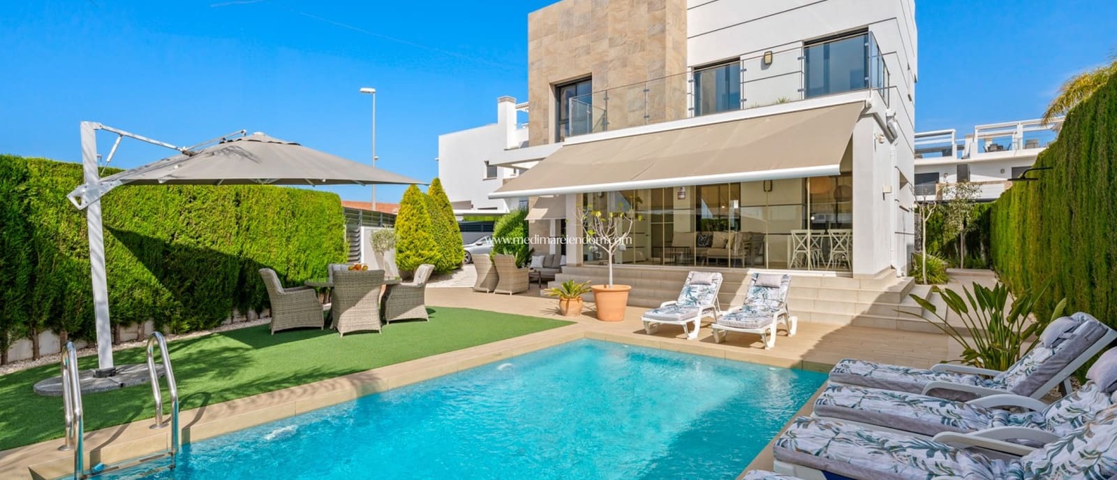 3 bedroom Villa for sale in Ciudad Quesada with pool garage - € 595,000 (Ref: 9800821)