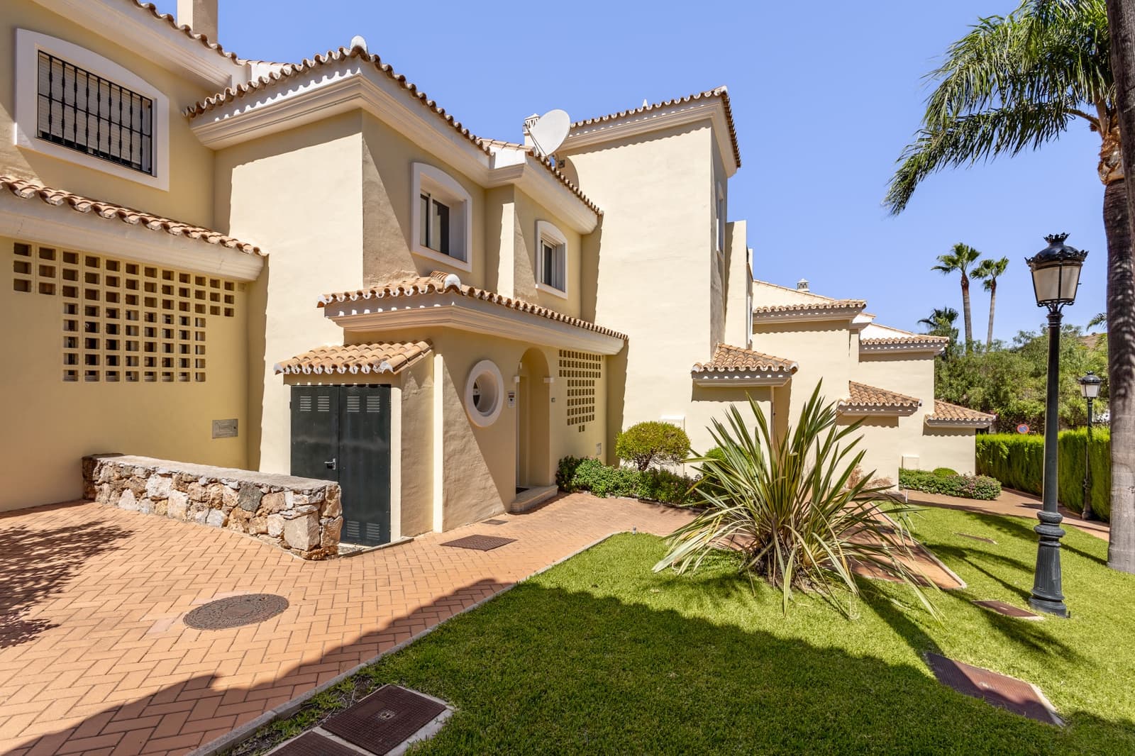 3 bedroom Townhouse for sale in Alhaurin Golf with pool garage - € 345,000 (Ref: 10011542)