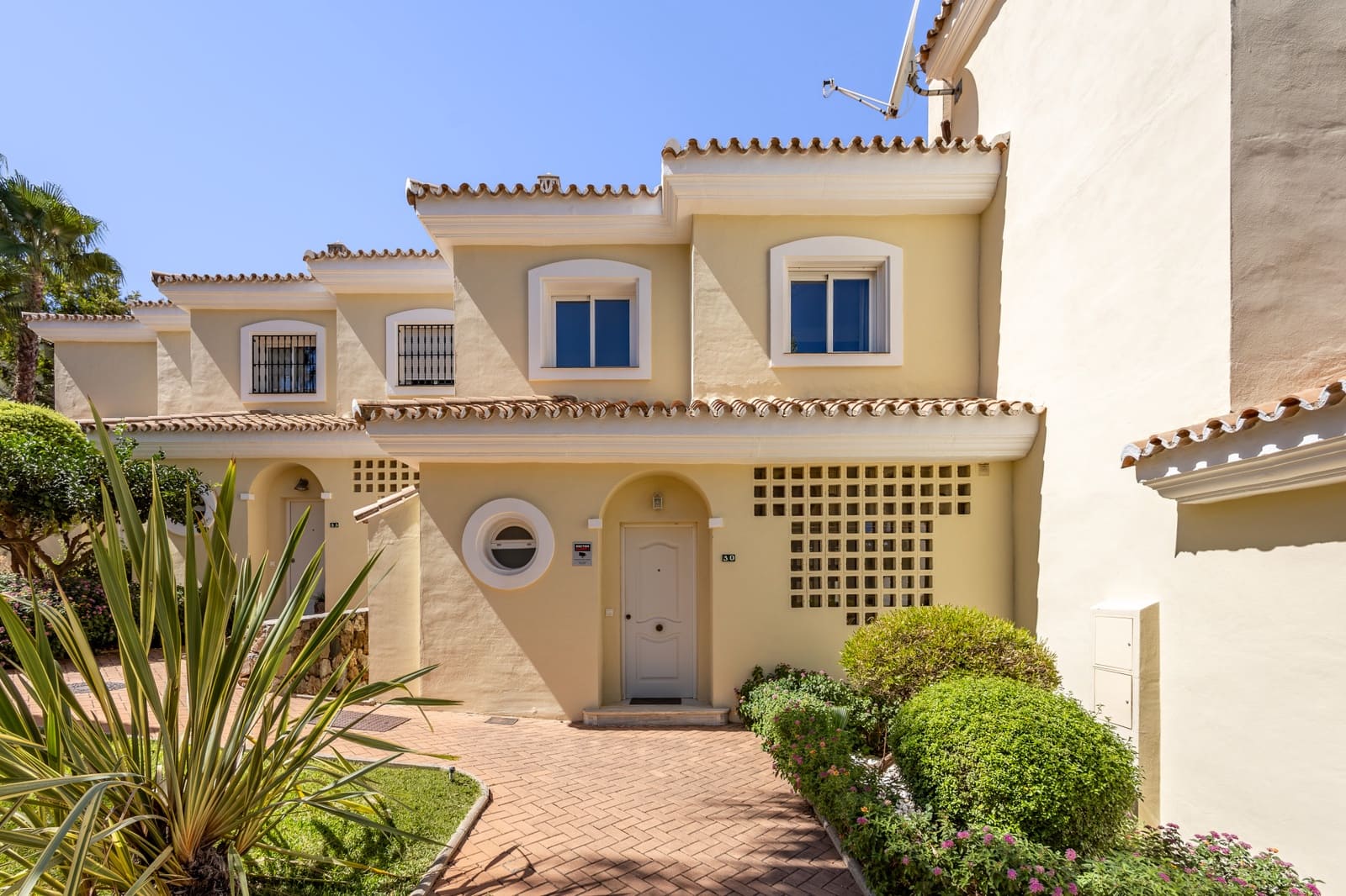 3 bedroom Townhouse for sale in Alhaurin Golf with pool garage - € 345,000 (Ref: 10011542)