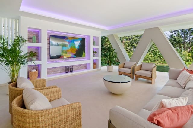 Chalet de 5 habitaciones en Nueva Andalucia, Marbella en venta con piscina garaje - 11.750.000 € (Ref: 10021013)
