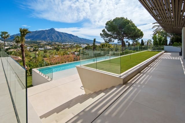 Chalet de 5 habitaciones en Nueva Andalucia, Marbella en venta con piscina garaje - 11.750.000 € (Ref: 10021013)