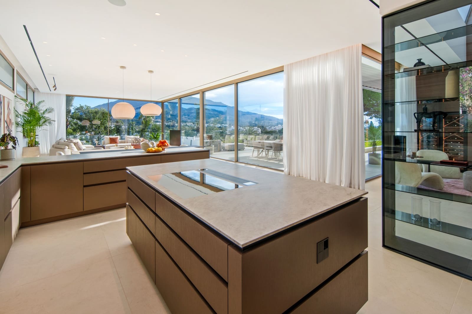 Chalet de 5 habitaciones en Nueva Andalucia en venta con piscina garaje - 11.750.000 € (Ref: 10021013)